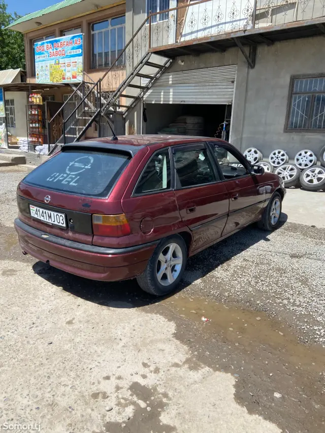 Opel Astra F 1997 · 1.6 MT