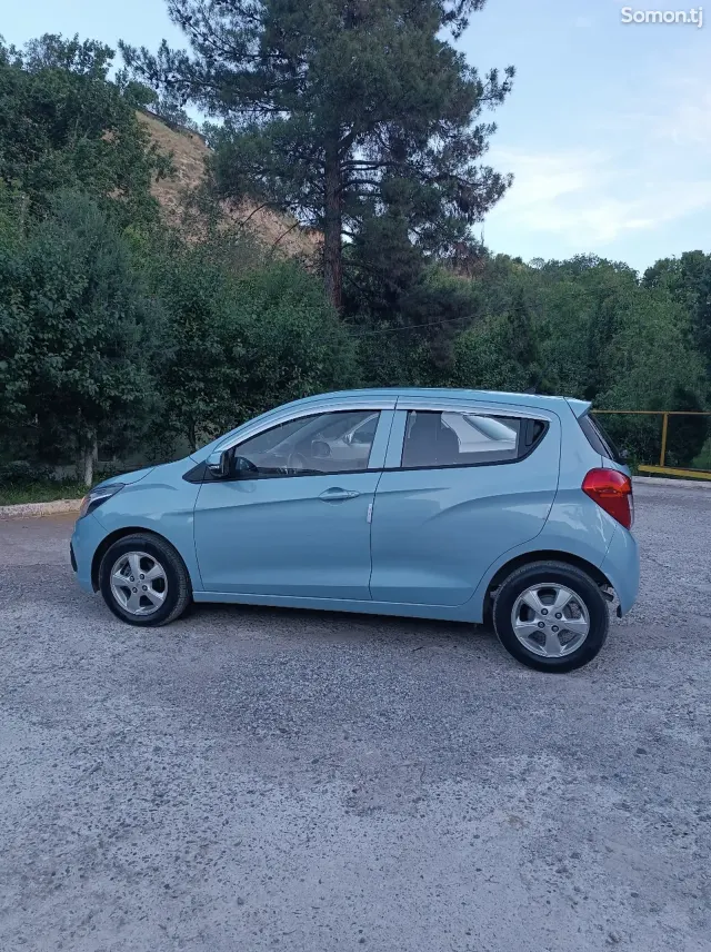 Chevrolet Spark 2016 · 1.1 AT