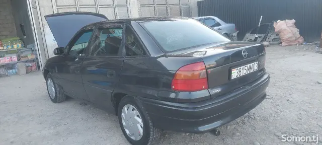 Opel Astra F 1997 · 1.6 MT