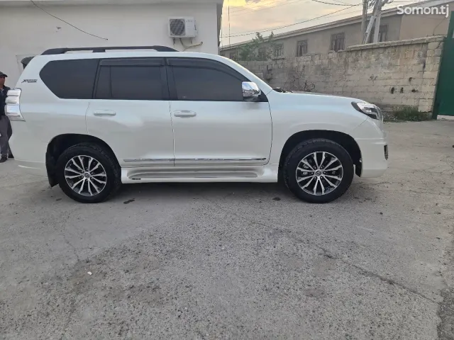 Toyota Land Cruiser Prado 2016 · 2.8 AT