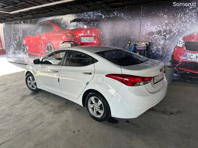 Hyundai Avante 2012 · 1.6 AT