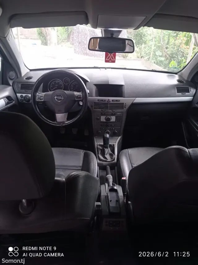 Opel Astra H 2006 · 1.9 MT