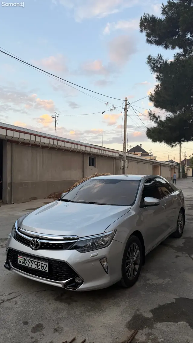 Toyota Camry 2016 · 2.0 AT