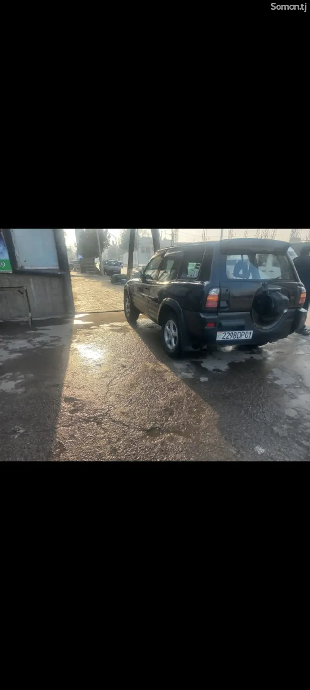 Toyota RAV 4 1996 · 2.0 AT
