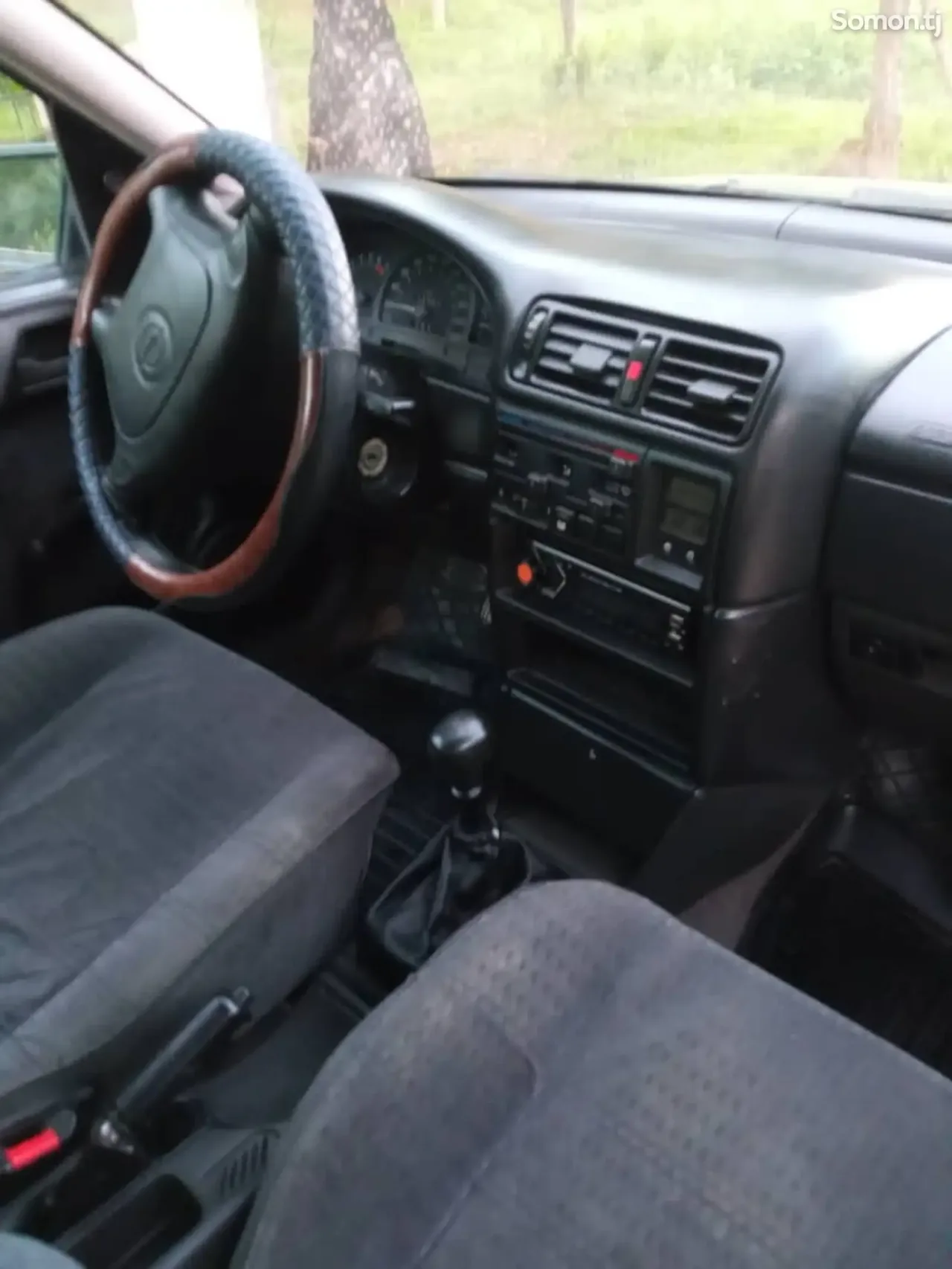 Opel Vectra A 1995 · 1.6 MT