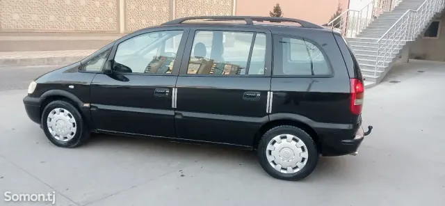 Opel Zafira 2000 · 1.6 MT