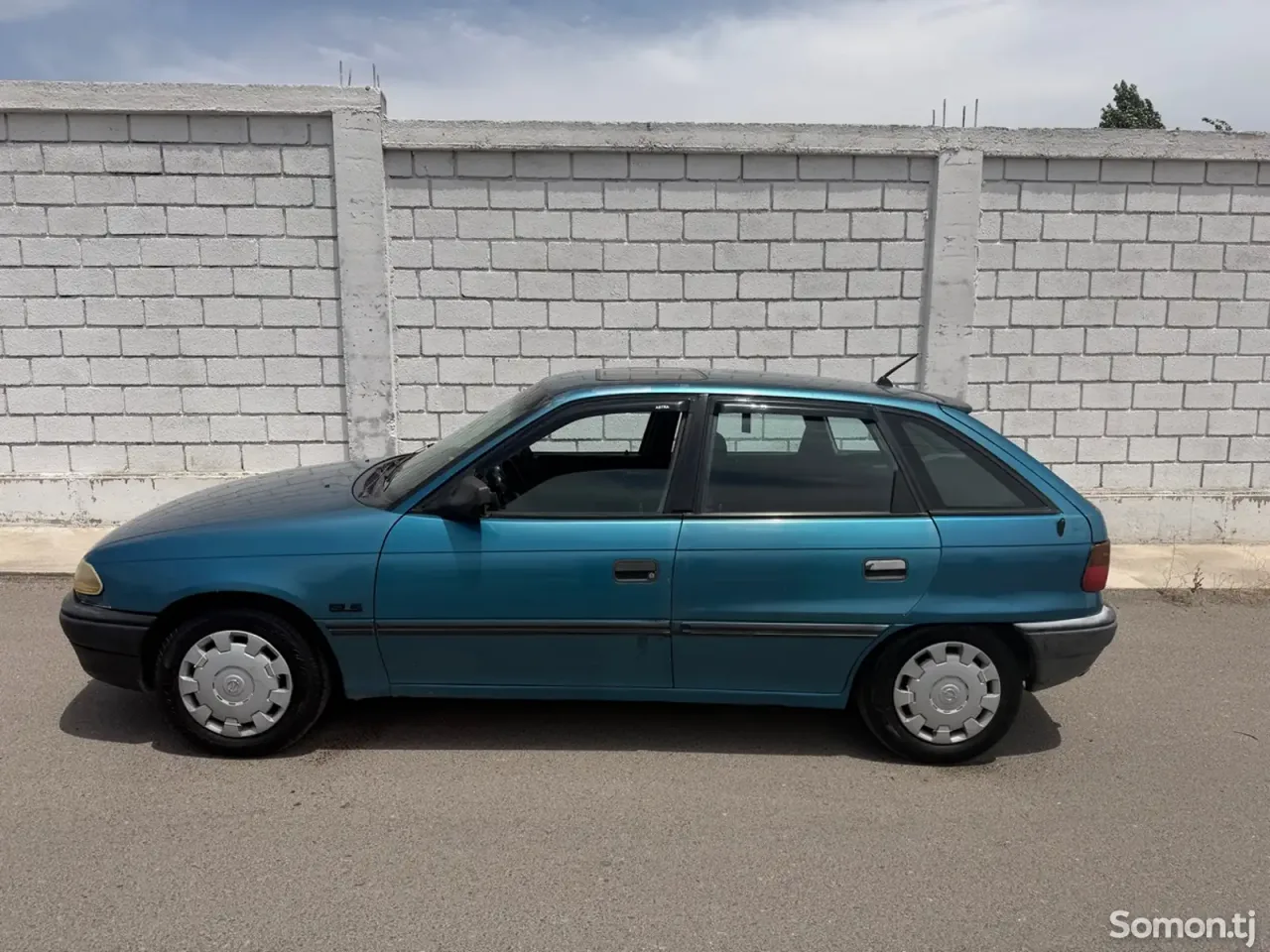 Opel Astra F 1993 · 1.6 MT