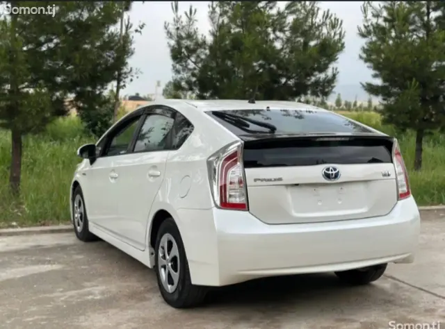 Toyota Prius 2014 · 1.8 CVT