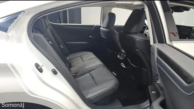 Lexus ES series 2026 · 2.5 AT