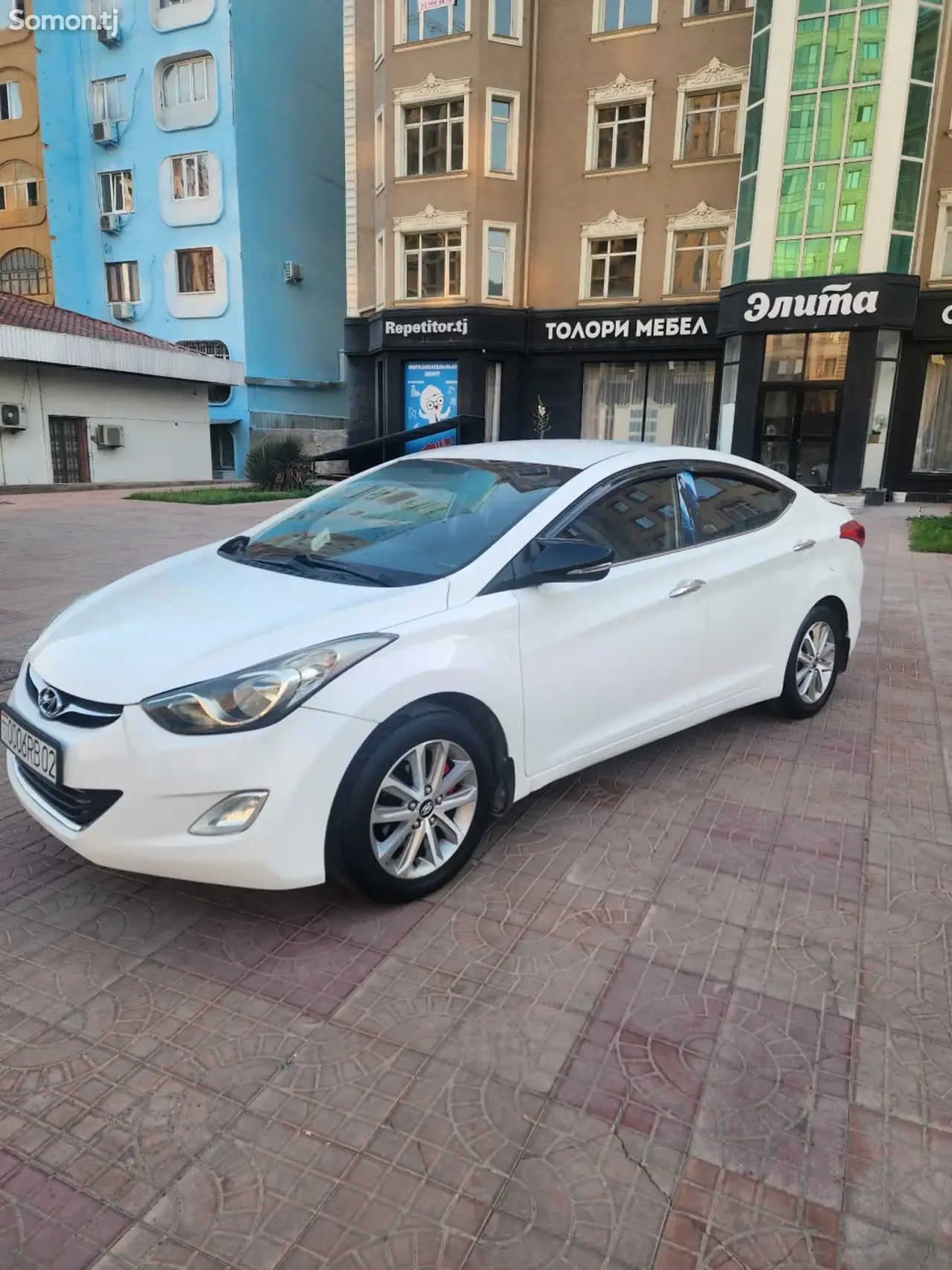 Hyundai Elantra 2012 · 1.6 AT