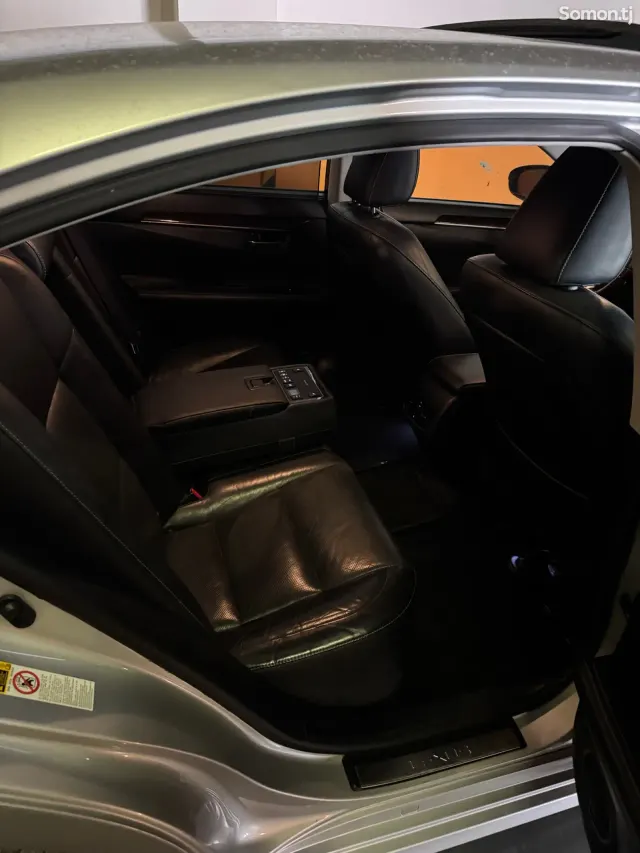 Lexus ES series 2014 · 2.5 AT