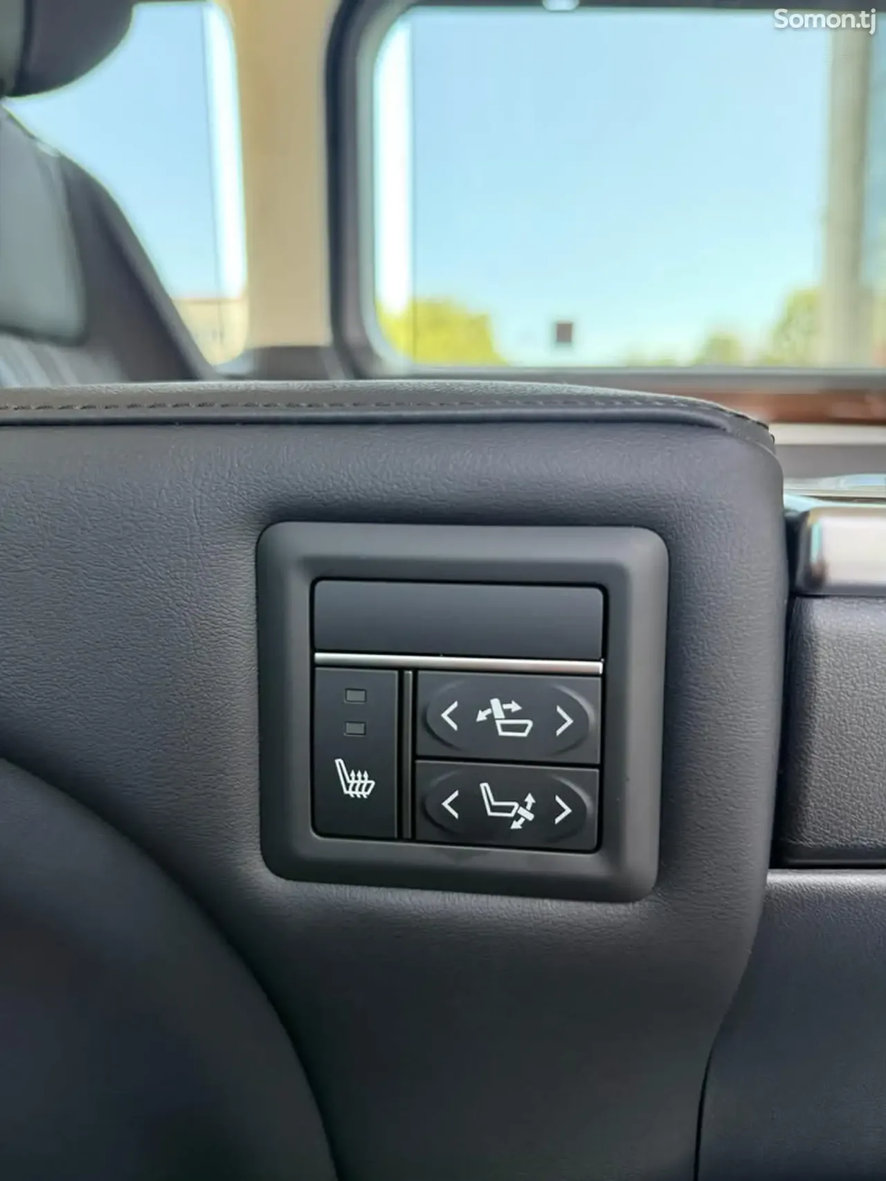 Toyota HiAce 2025 · 3.5 AT
