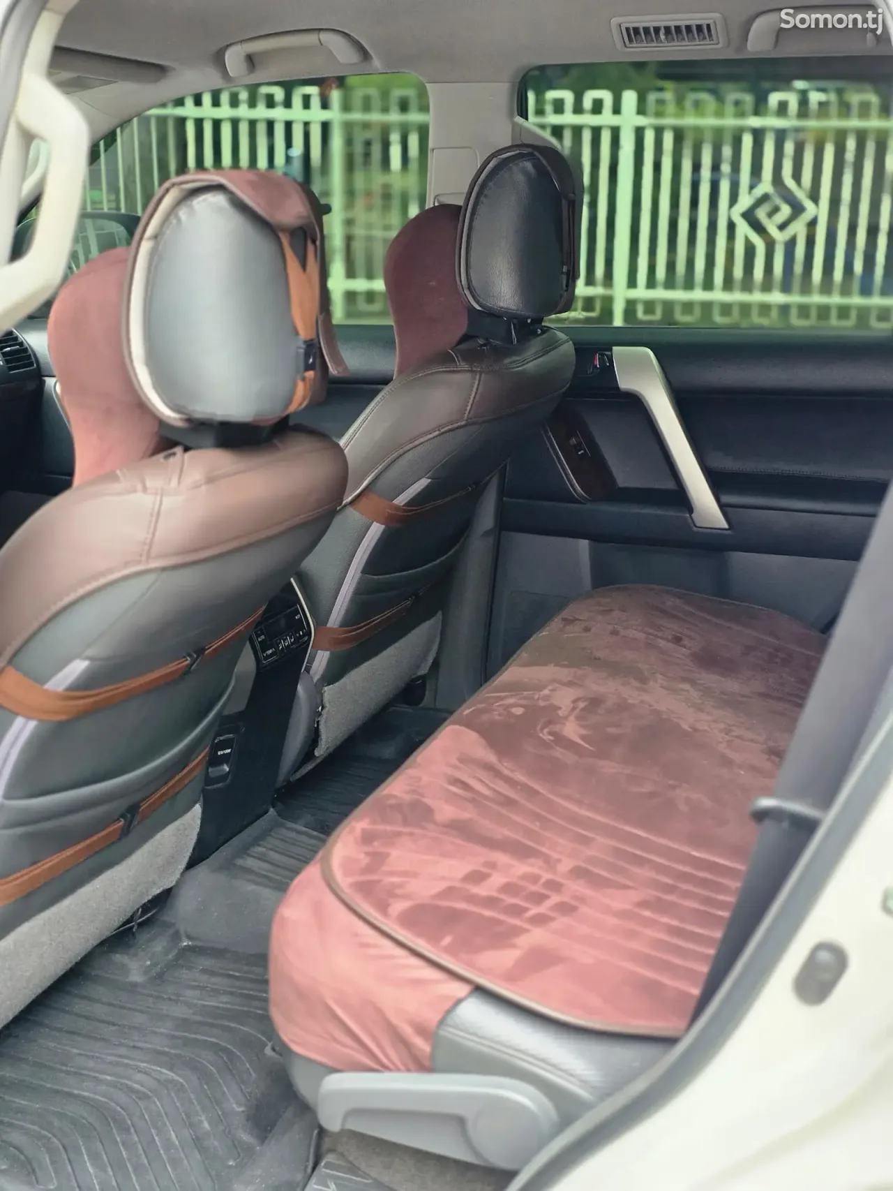Toyota Land Cruiser Prado 2013 · 2.7 AT