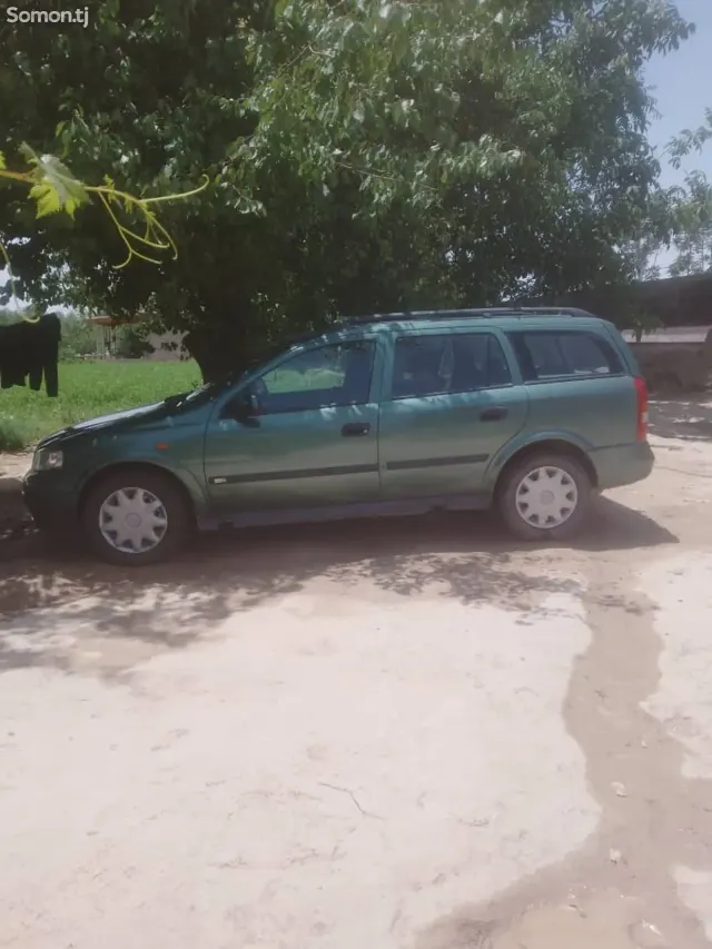 Opel Astra J 1998 · 1.6 MT
