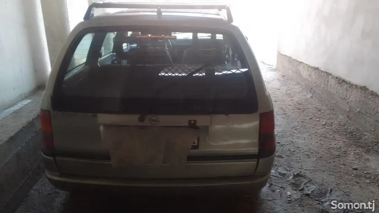 Opel Astra F 1996 · 1.6 MT