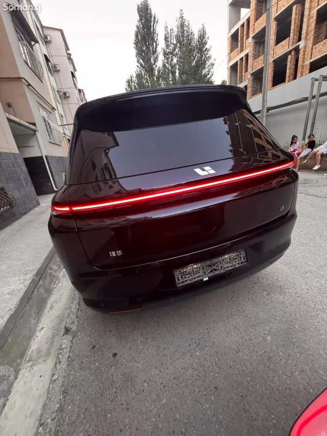 Li Auto (Lixiang) L8 2024 · 2.5 AT