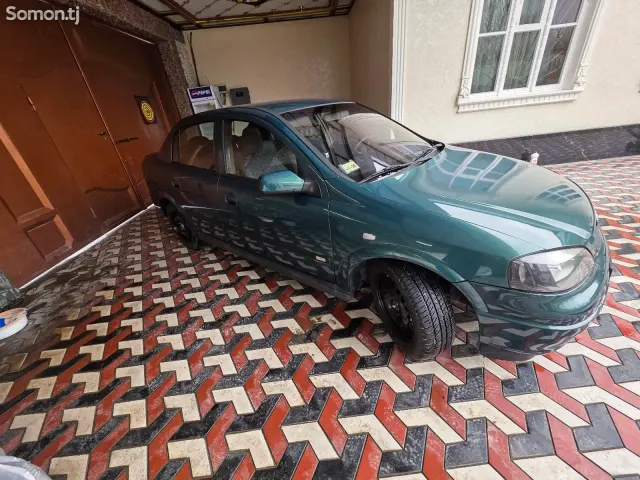 Opel Astra G 2001 · 1.6 MT