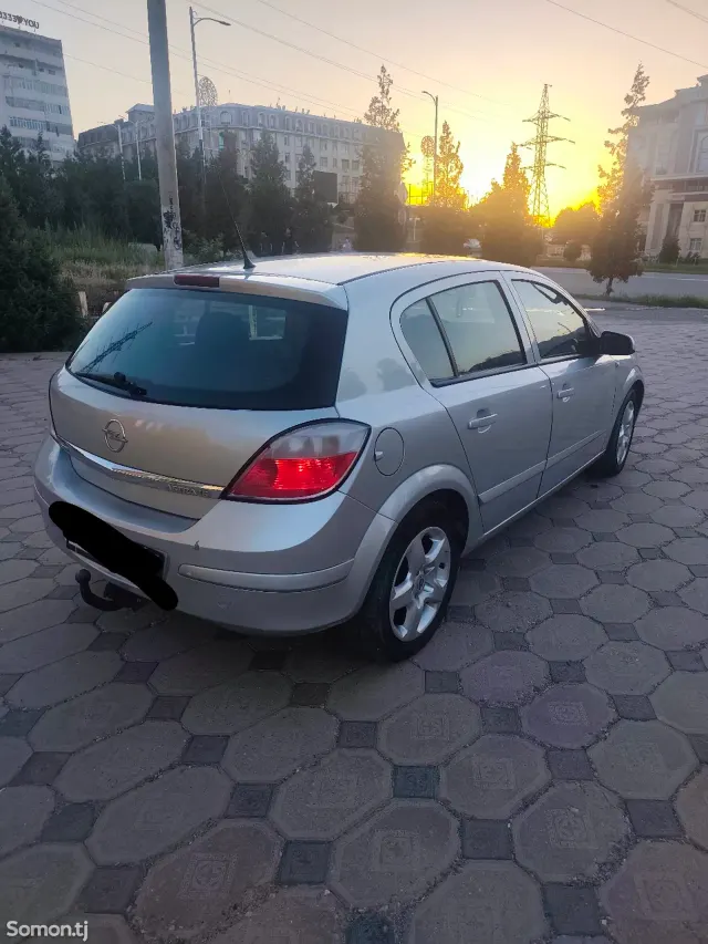 Opel Astra H 2006 · 1.6 MT