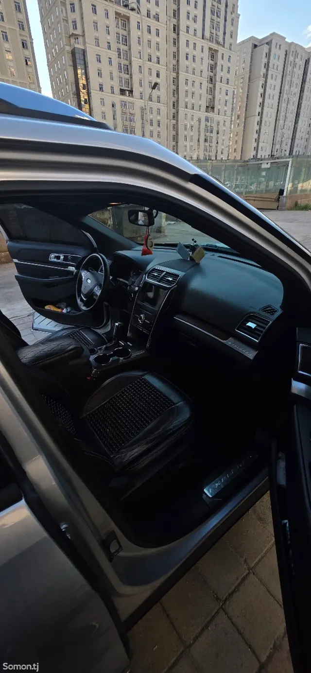 Ford Explorer 2019 · 3.5 AT