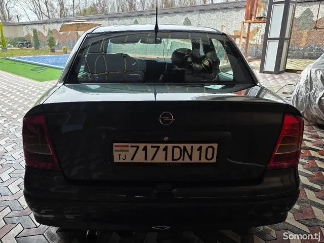 Opel Astra G 2001 · 1.6 MT