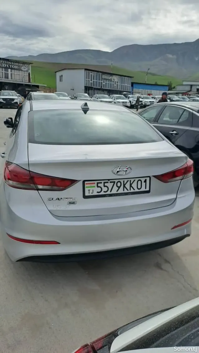 Hyundai Elantra 2016 · 2.0 AT