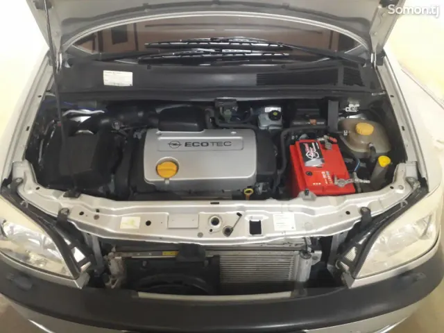 Opel Zafira 2000 · 1.6 MT