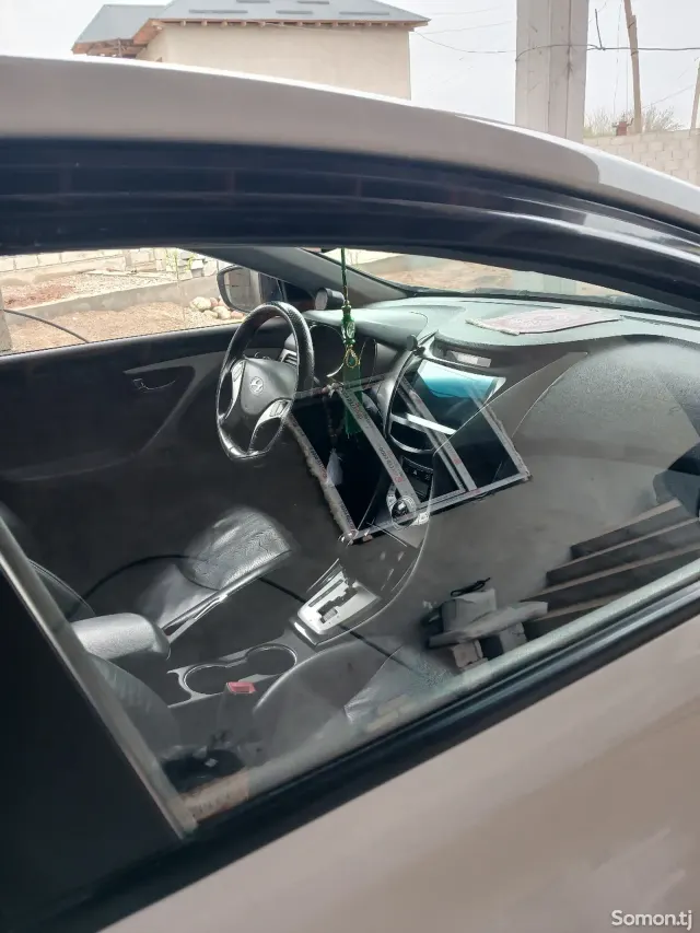 Hyundai Avante 2011 · 1.6 AT