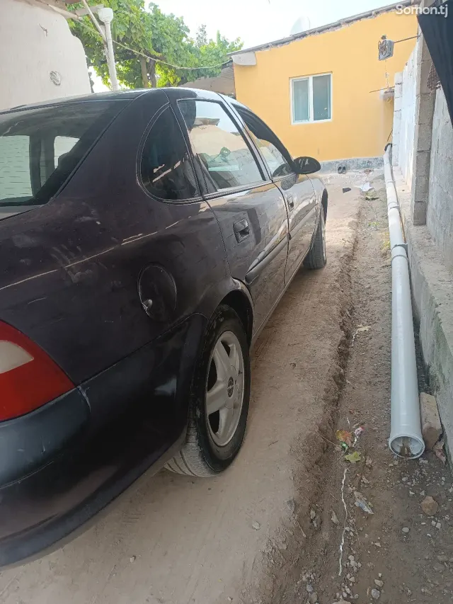 Opel Vectra B 1998 · 1.6 MT