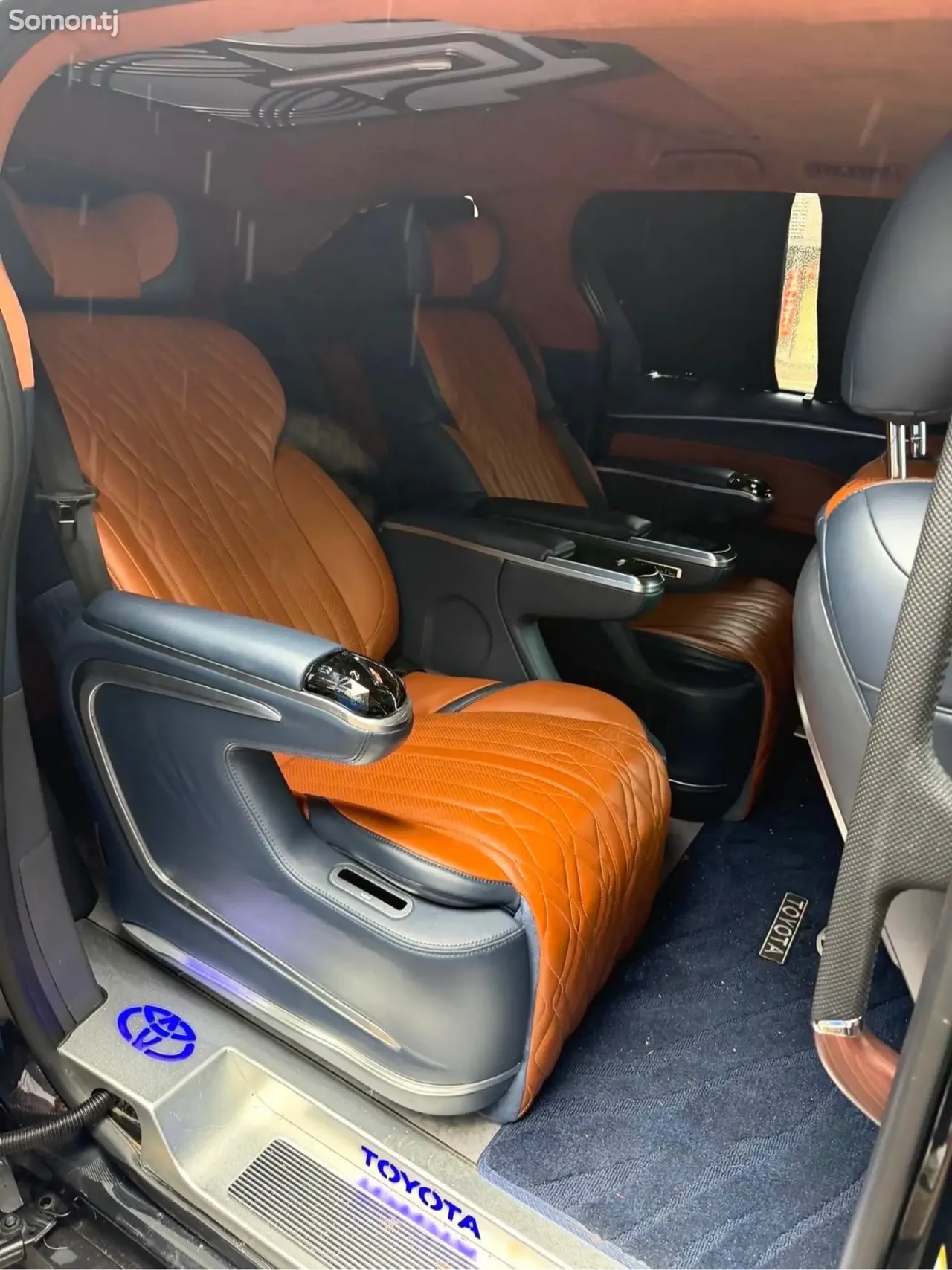 Toyota Sienna 2024 · 2.5 AT