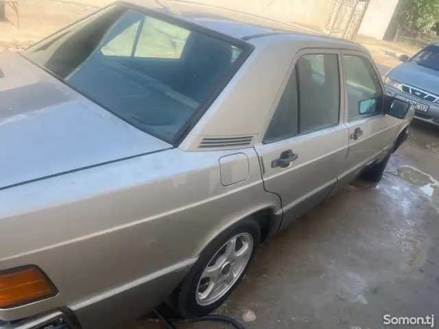 Mercedes-Benz W201 1991 · 1.6 MT