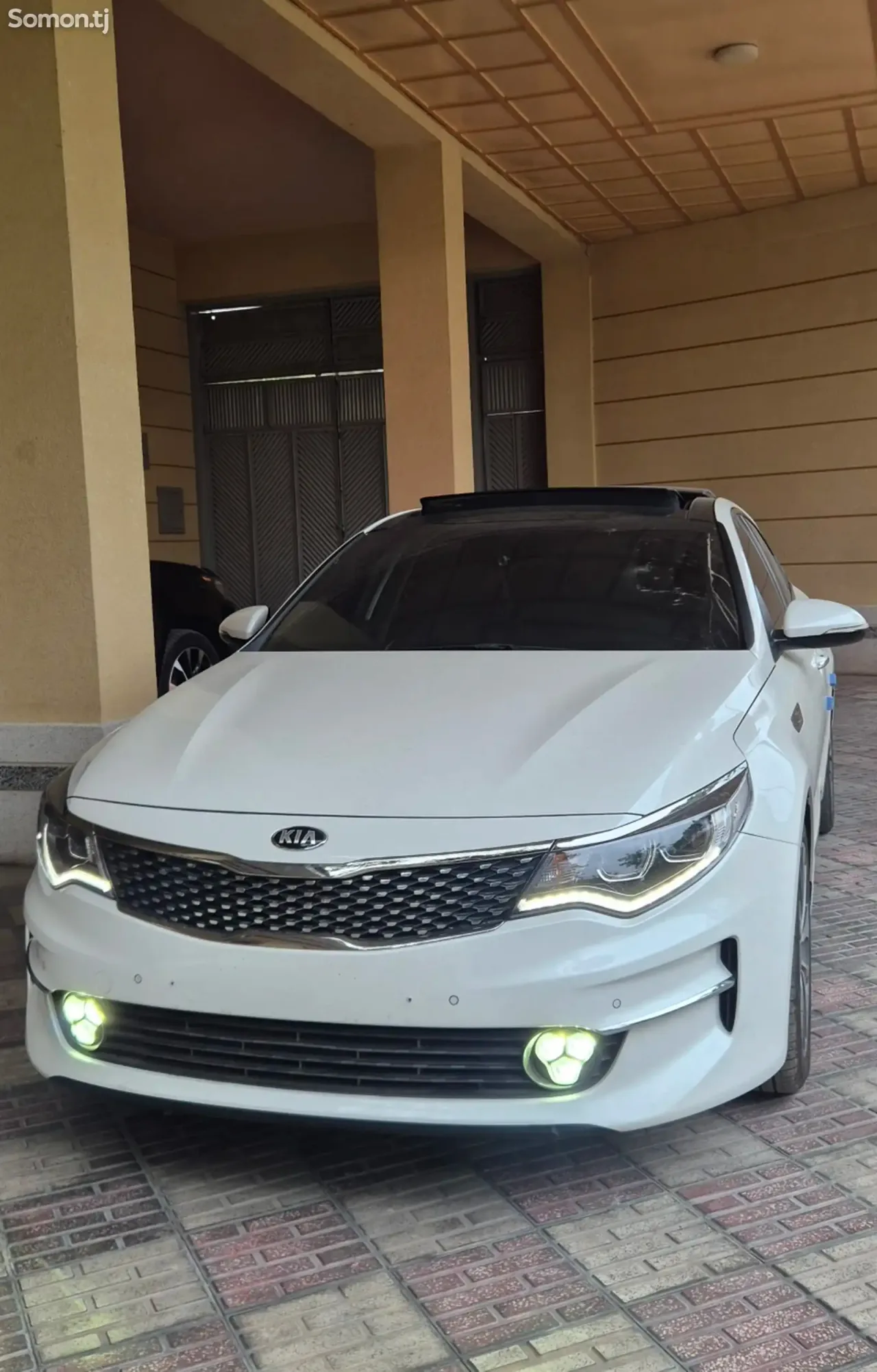 Kia K5 2017 · 2.0 AT