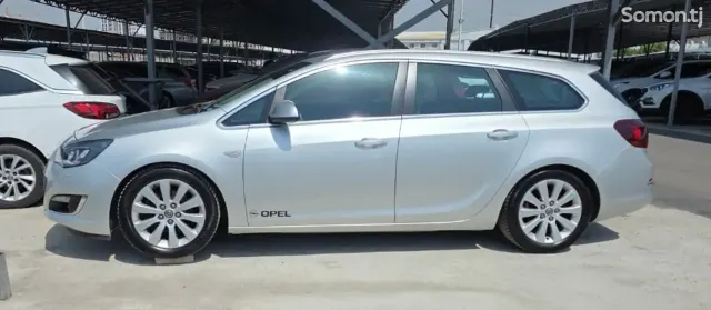 Opel Astra J 2014 · 1.6 MT