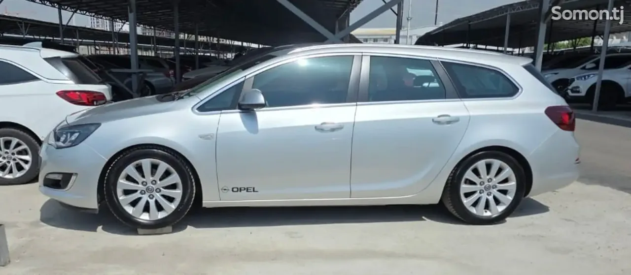 Opel Astra J 2014 · 1.6 MT