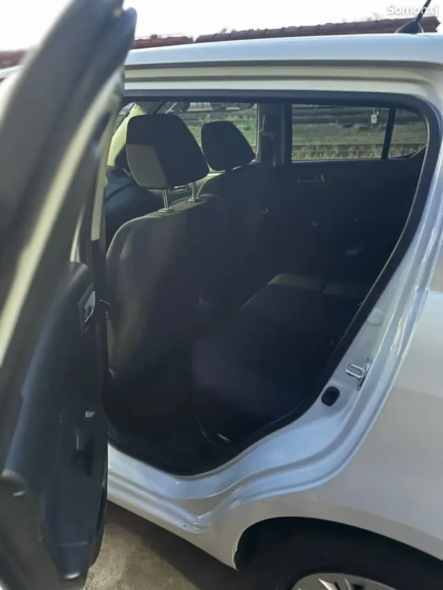 Suzuki Swift 2014 · 1.3 AT