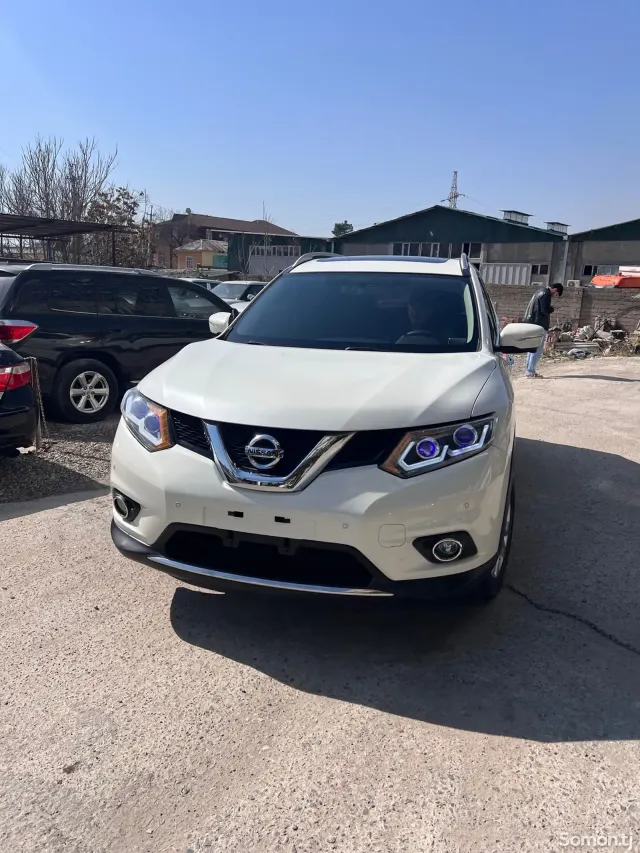 Nissan X-Trail 2015 · 2.5 AT