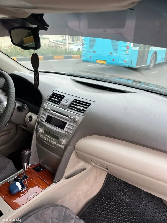 Toyota Camry 2011 · 2.5 AT