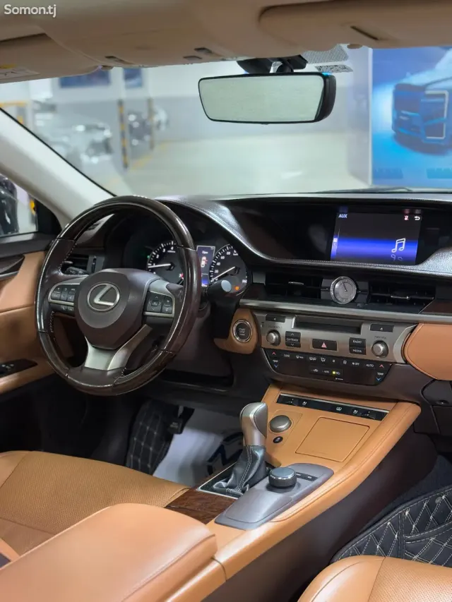 Lexus ES series 2016 · 2.5 AT