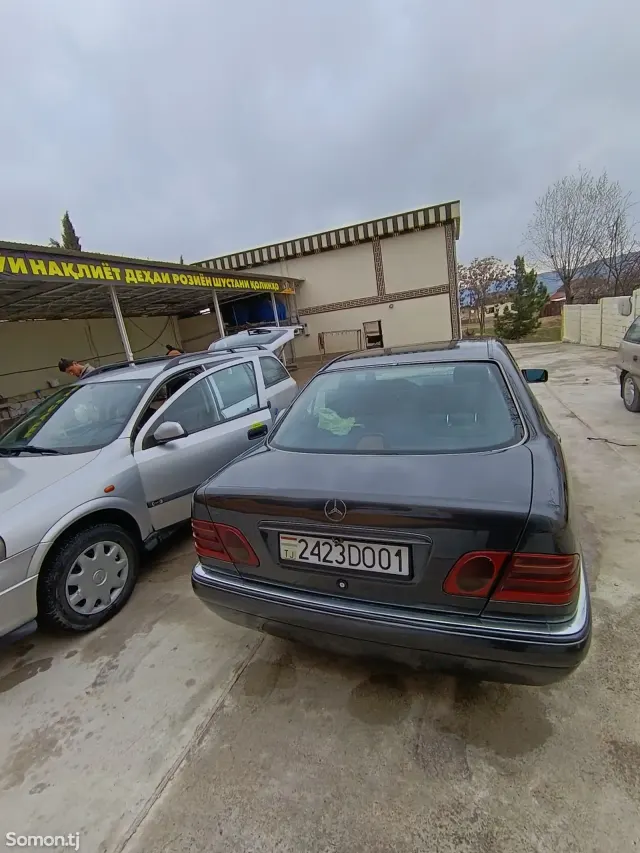 Mercedes-Benz E class 1996 · 2.0 AT