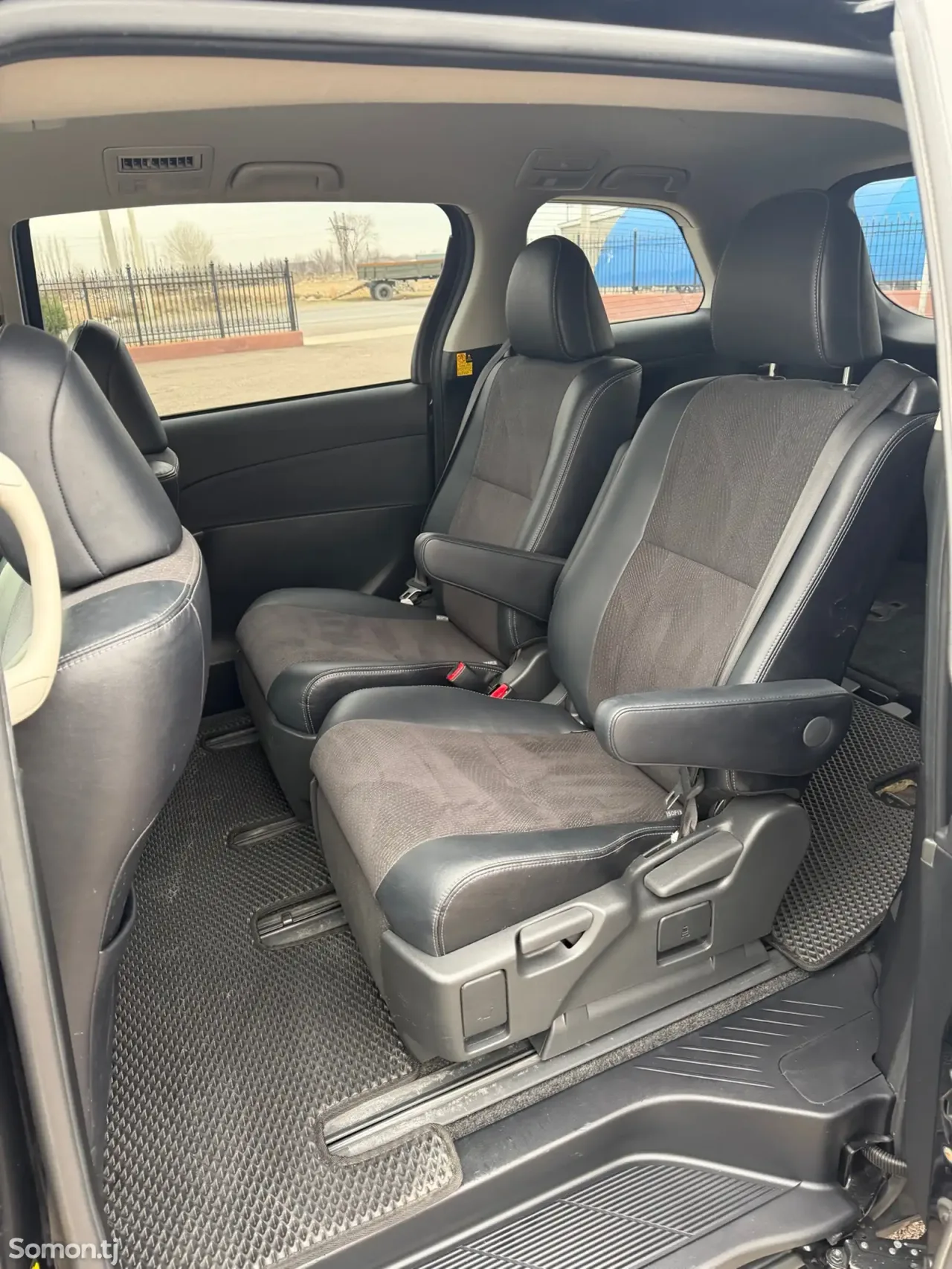 Toyota Estima 2014 · 2.4 AT