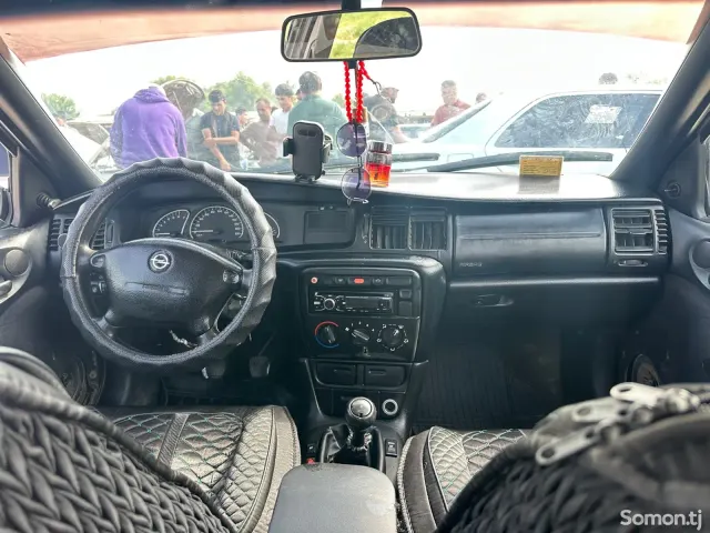 Opel Vectra B 1996 · 1.6 MT