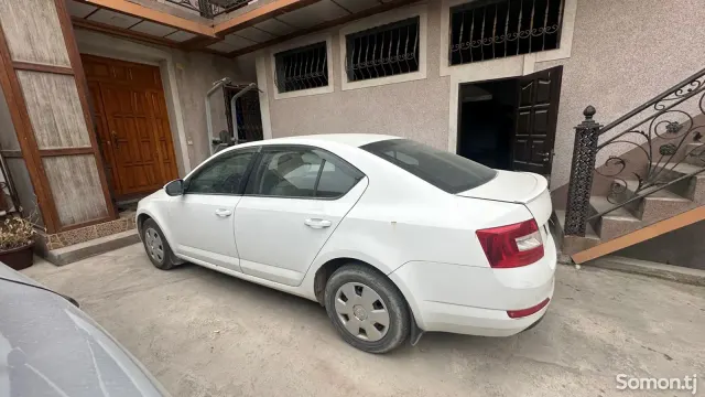 Skoda Octavia 2015 · 1.6 AT