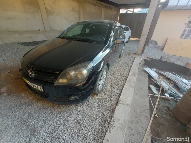 Opel Astra H 2004 · 1.6 MT