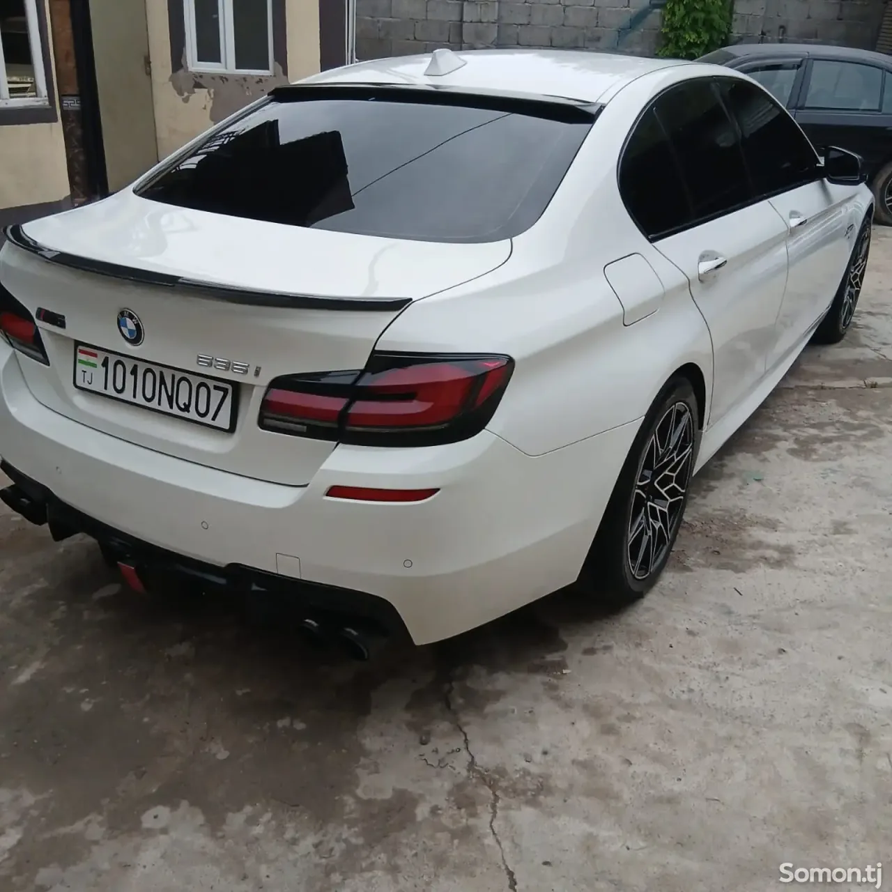 BMW 5 series 2012 · 3.5 AT