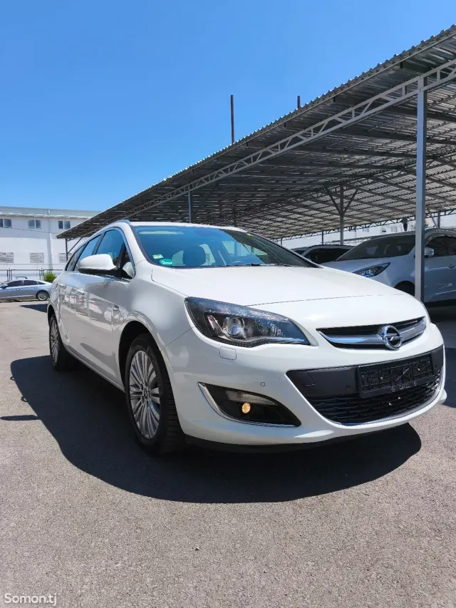 Opel Astra J 2015 · 2.0 AT