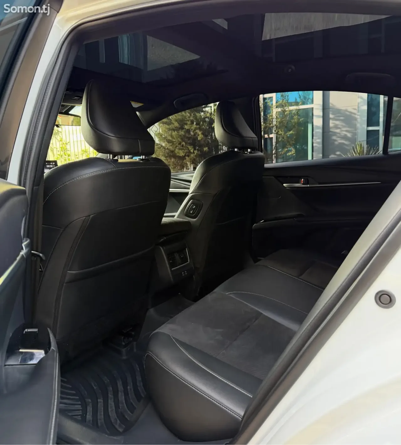 Toyota Camry 2025 · 2.0 AT
