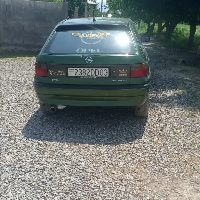 Opel Astra F 1995 · 1.6 MT