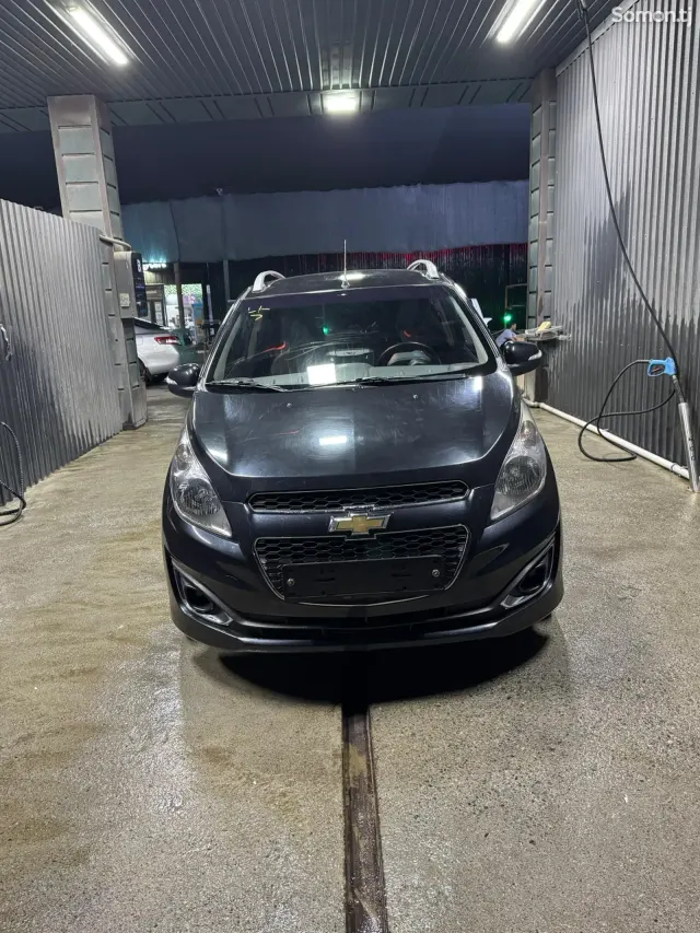 Chevrolet Spark 2015 · 1.0 AT
