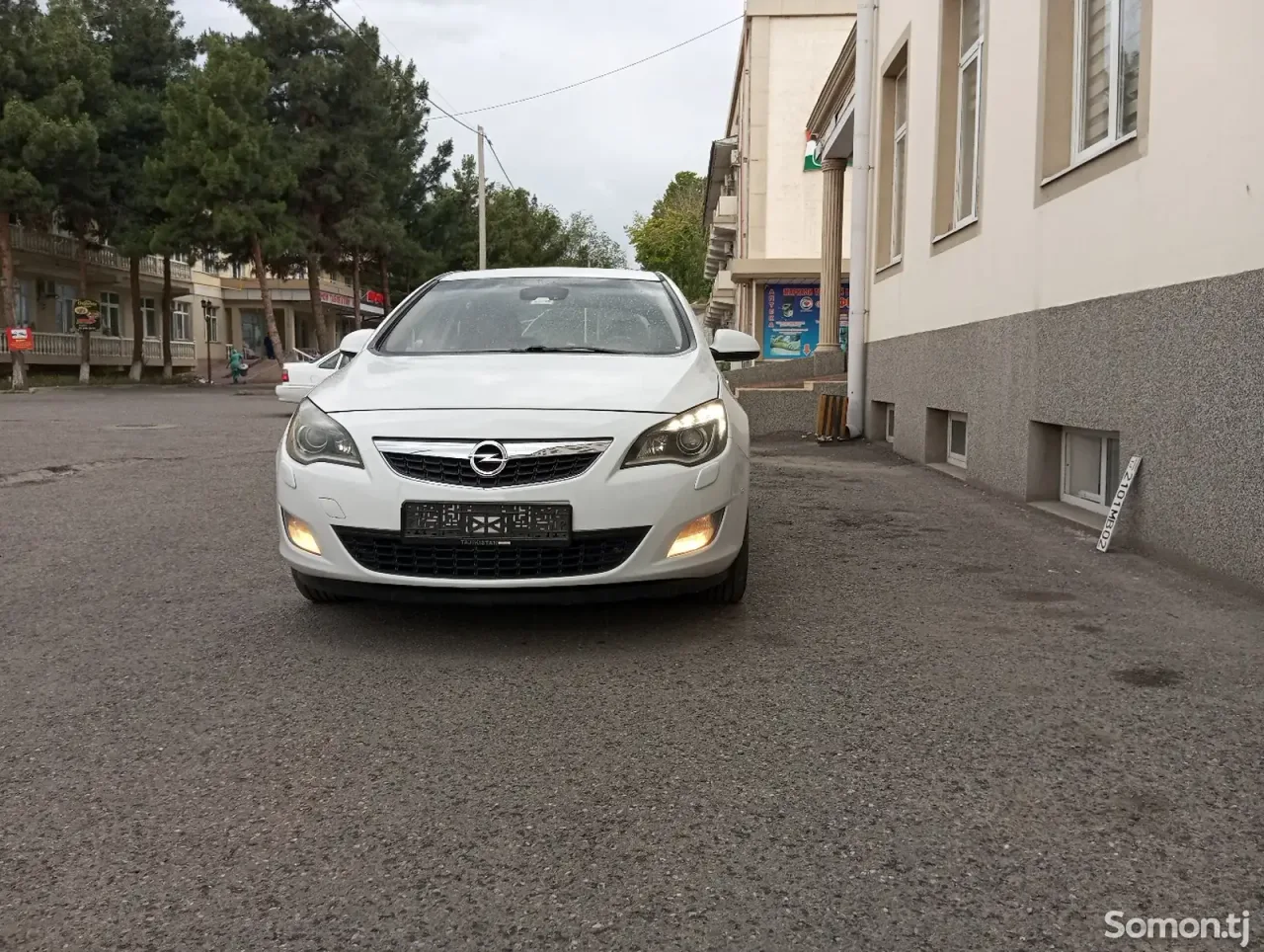 Opel Astra J 2011 · AT