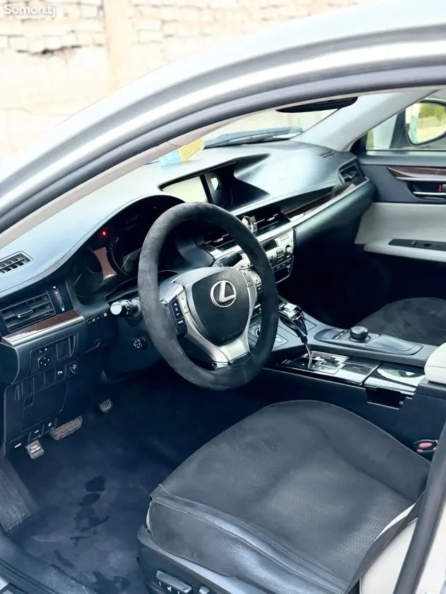 Lexus ES series 2014 · 3.5 AT