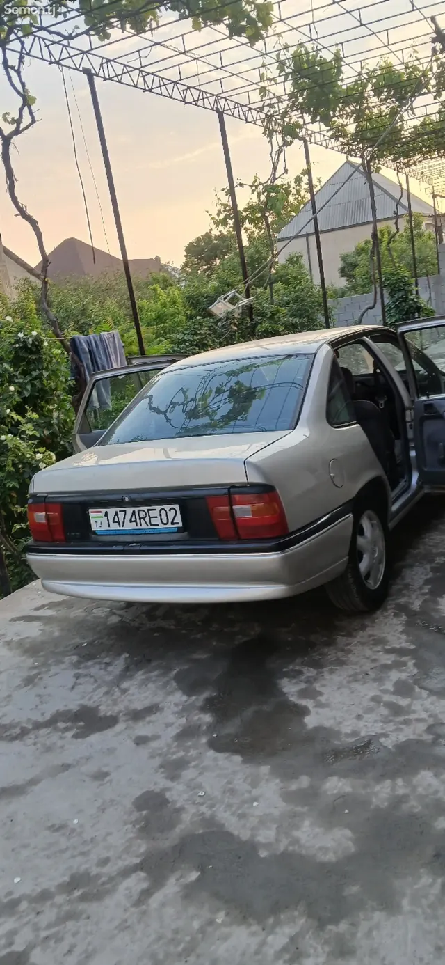 Opel Vectra A 1993 · 1.8 MT